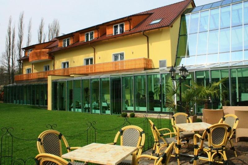 Bayerisches Landhaus Hotel Bielefeld Exterior photo